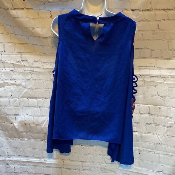 Beautiful Blue Open Shoulder Embroidered Sleeve Top – Handkerchief Hem Size XL - Picture 2 of 10